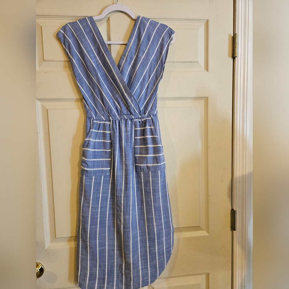 Universal Threads Blue dress with white stripes Size S